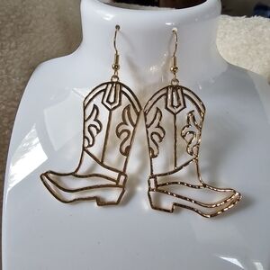 🦄Gold toned cowboy boots cutout dangle earrings western southwestern ranch wear
